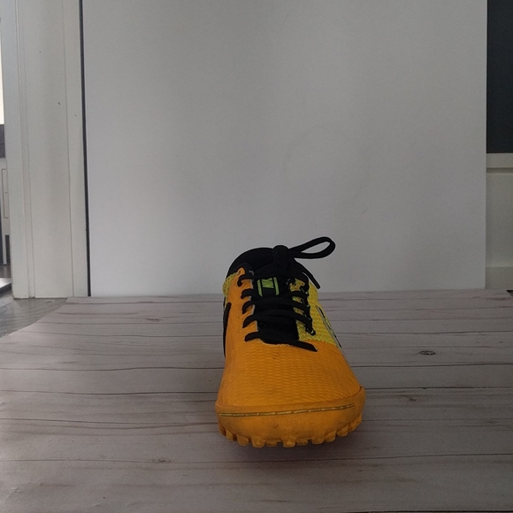 Soccer shoes (meant for turf) - Picture 4 of 4